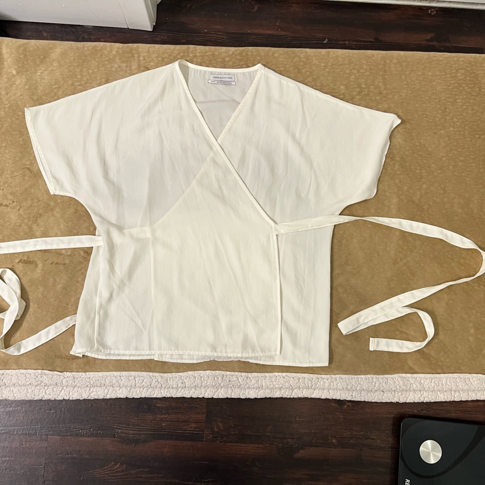 UO white kimono style top